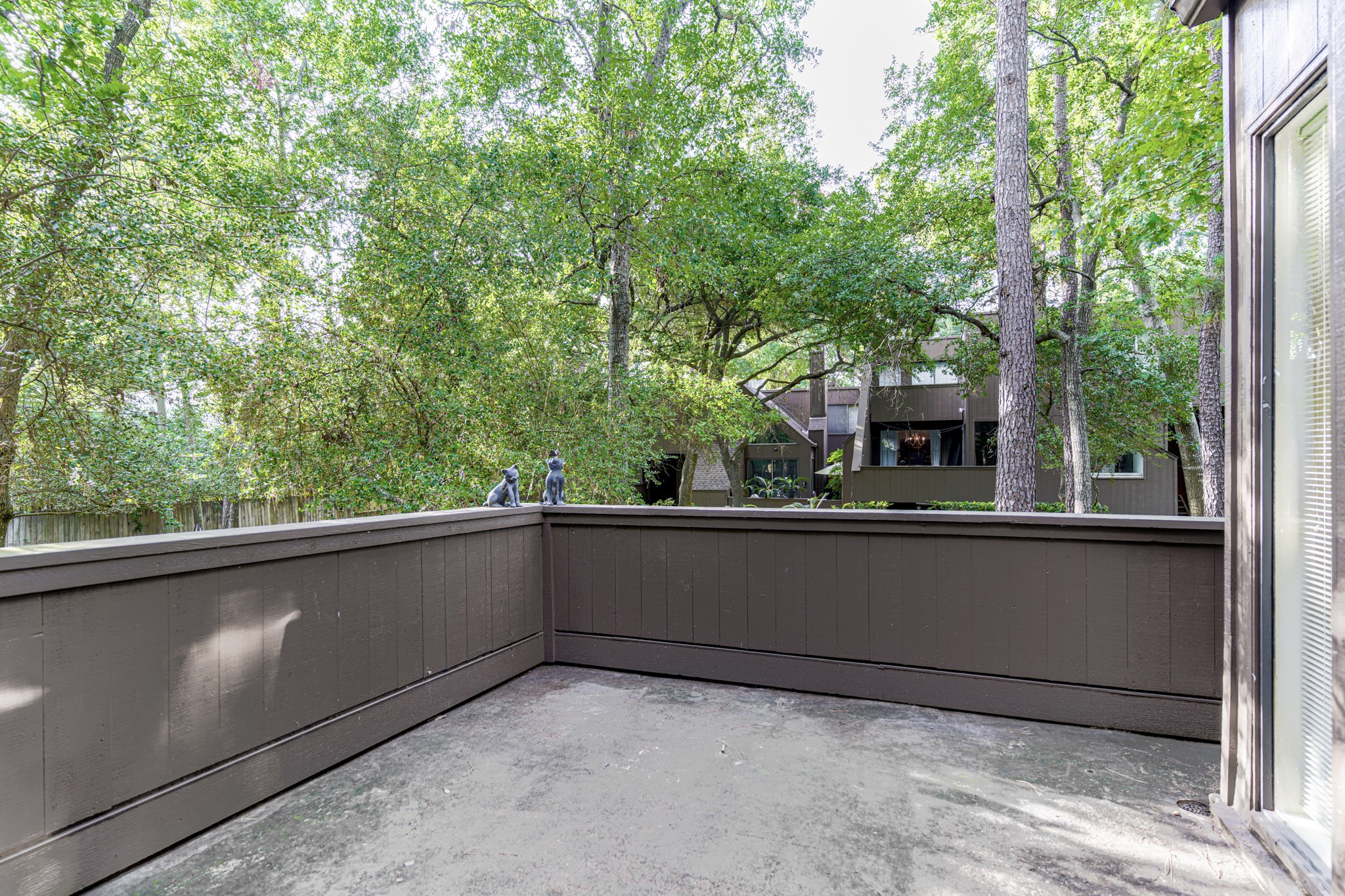 152 Litchfield Lane Houston, TX 77024 - Photo 32 of 33 a balcony with an outdoor space