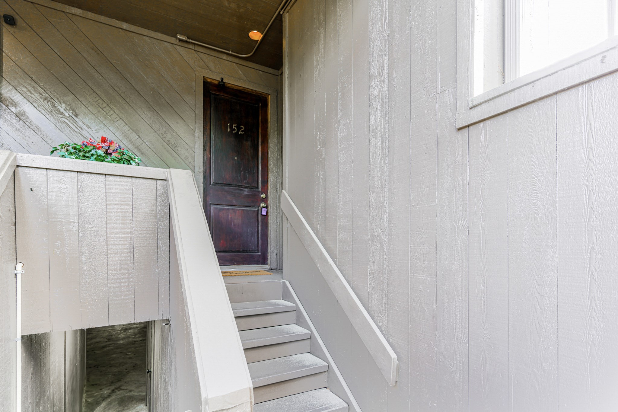 152 Litchfield Lane Houston, TX 77024 - Photo 5 of 33 a view of entryway