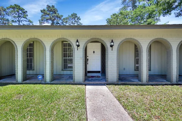 $2,300 | 27121 Wells Lane, Oak Ridge North, TX 77385