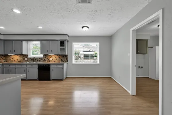 $2,300 | 27121 Wells Lane, Oak Ridge North, TX 77385