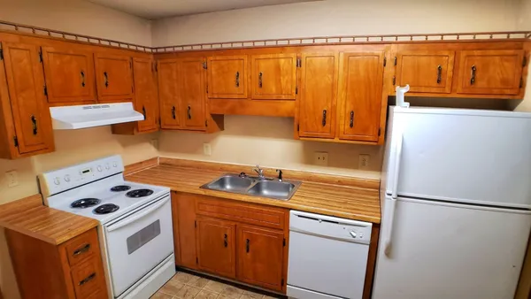 $675 | 706 Peachers Drive, Unit J, Clarksville, TN 37042