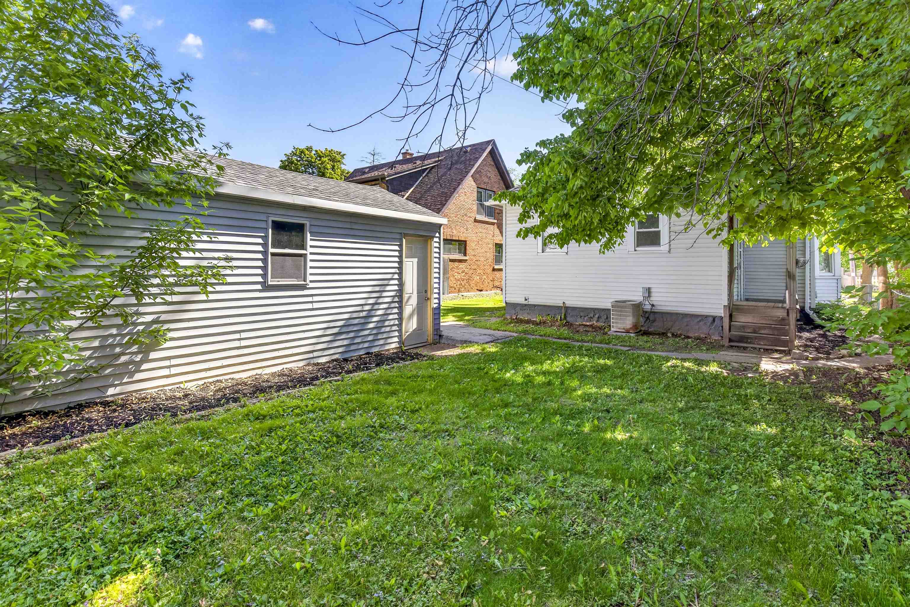 135 North Story Street Appleton, WI 54914 - Photo 7 of 25