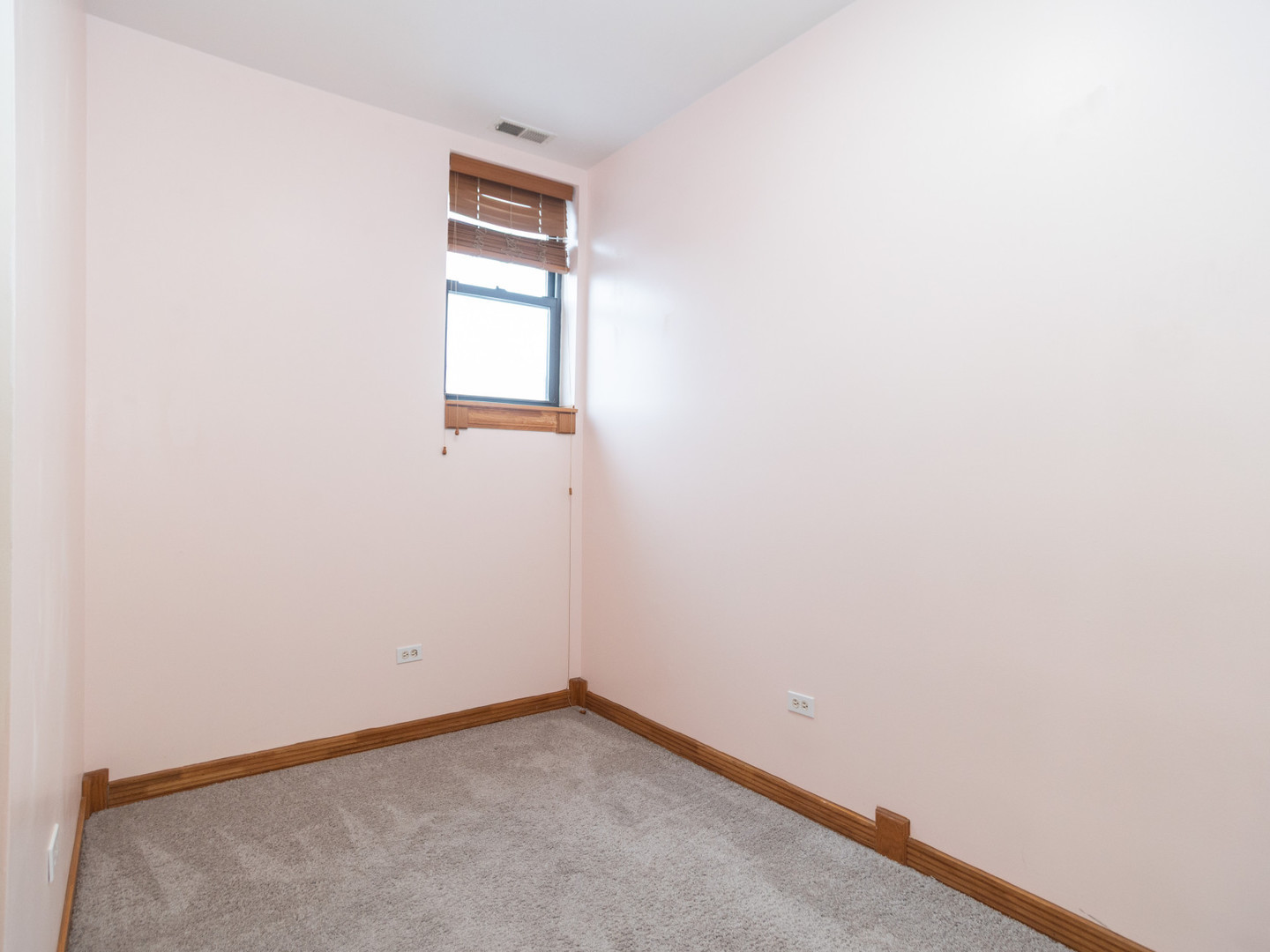 1758 West 35th Street, Unit 3R Chicago, IL 60609 - Photo 8 of 13 a view of an empty room with a window