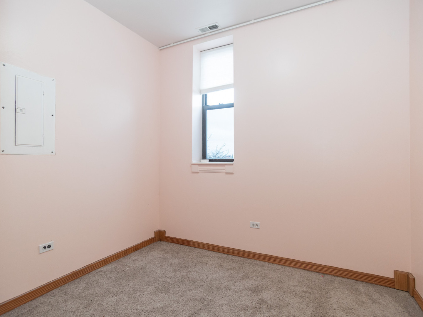 1758 West 35th Street, Unit 3R Chicago, IL 60609 - Photo 10 of 13 an empty room with window
