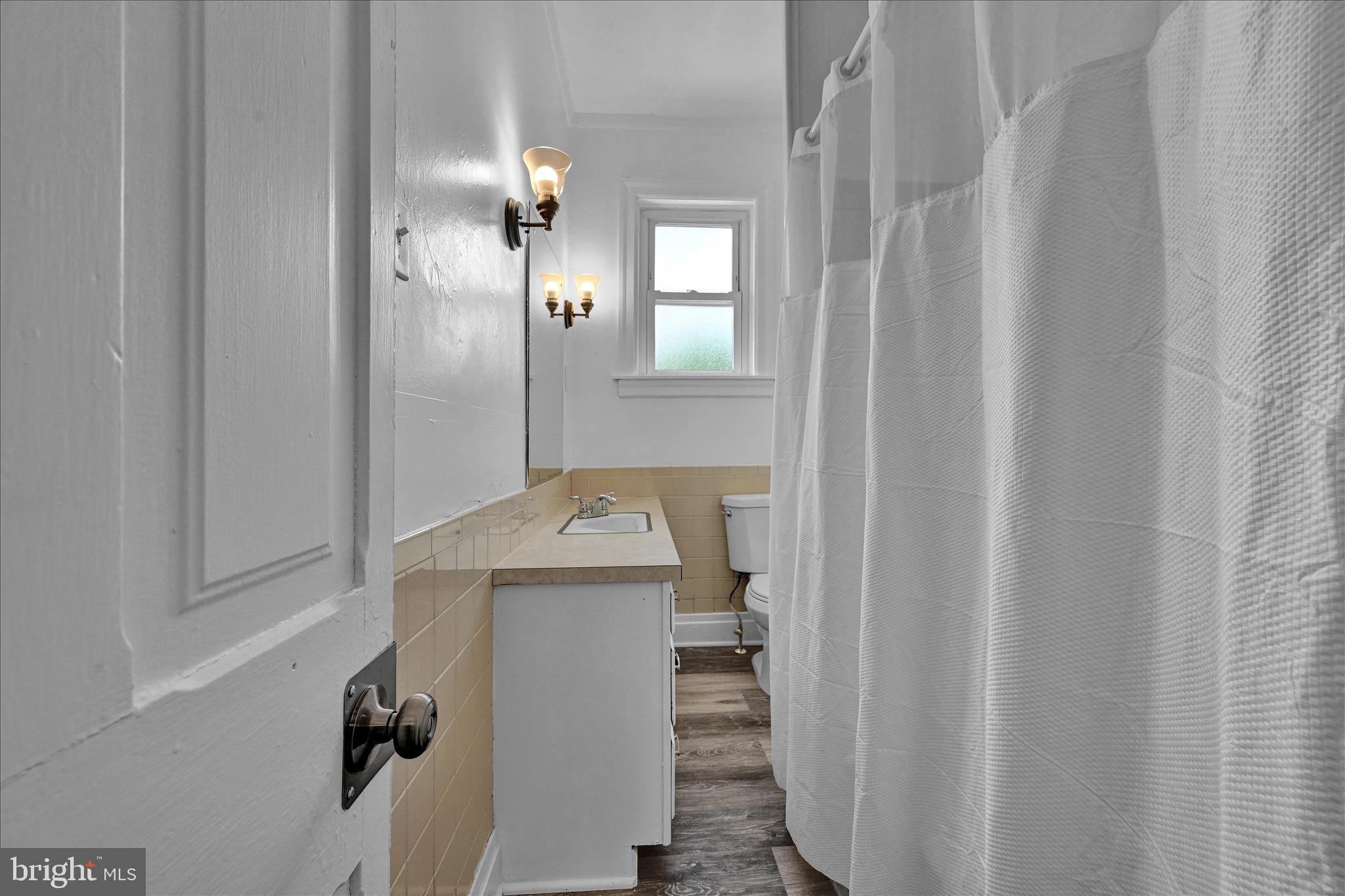 1127 Walnut Street Lebanon, PA 17042 - Photo 21 of 30 Unit 2 - Bathroom