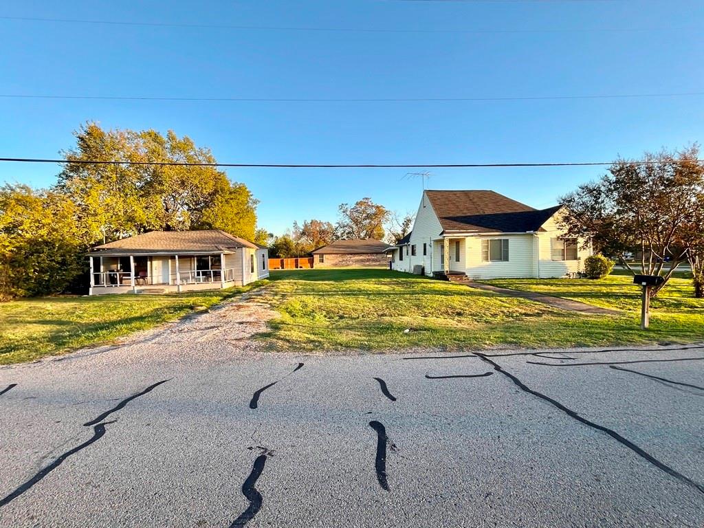 500 Chestnut Trail Forney, TX 75126 - Photo 5 of 19 a view of a house with a swimming pool