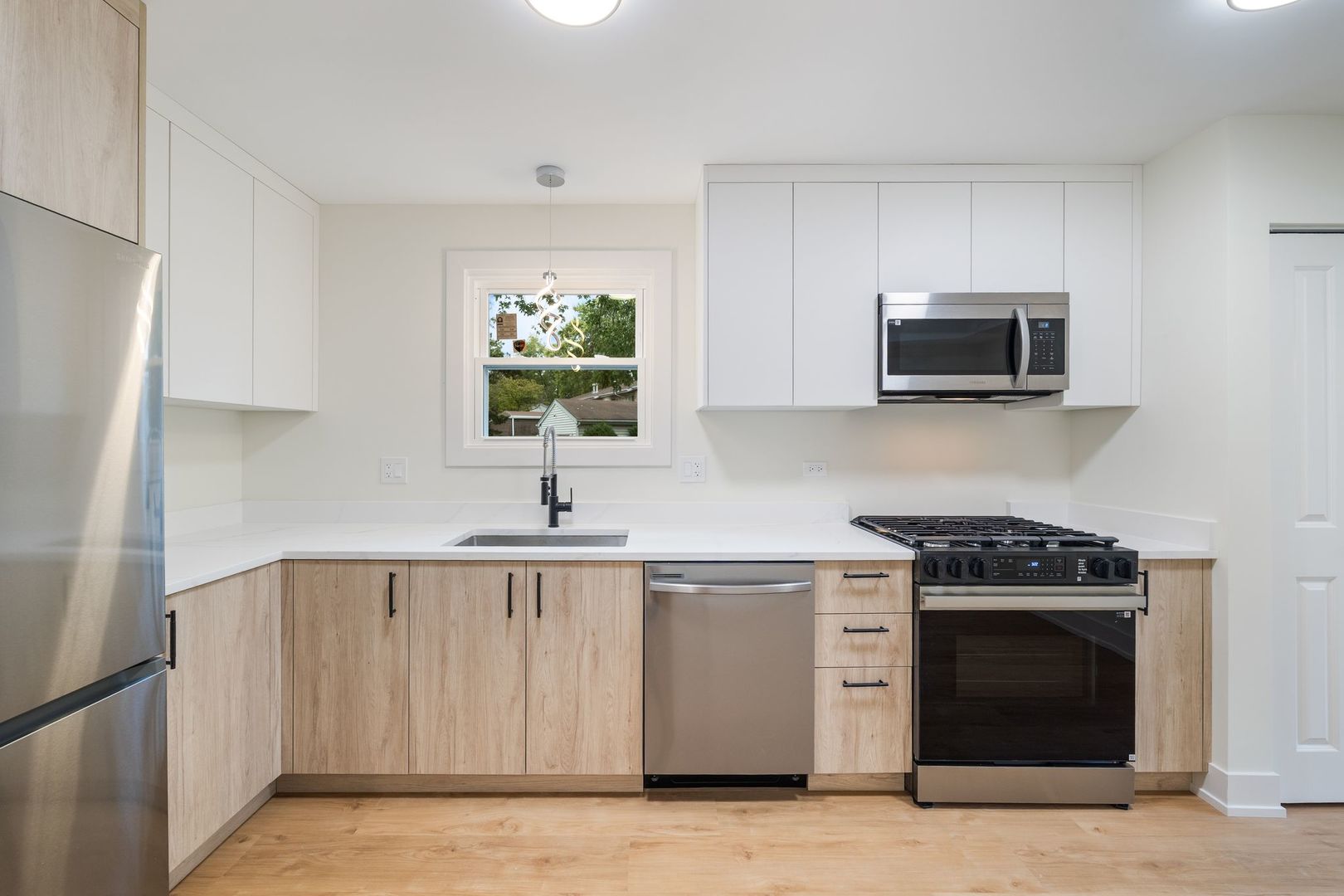 557 Monroe Road Bolingbrook, IL 60440 - Photo 8 of 23