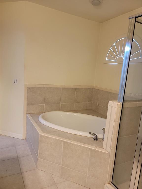 6312 Northwest 109th Place Alachua, FL 32615 - Photo 9 of 17 a bath tub sitting next to a white sink