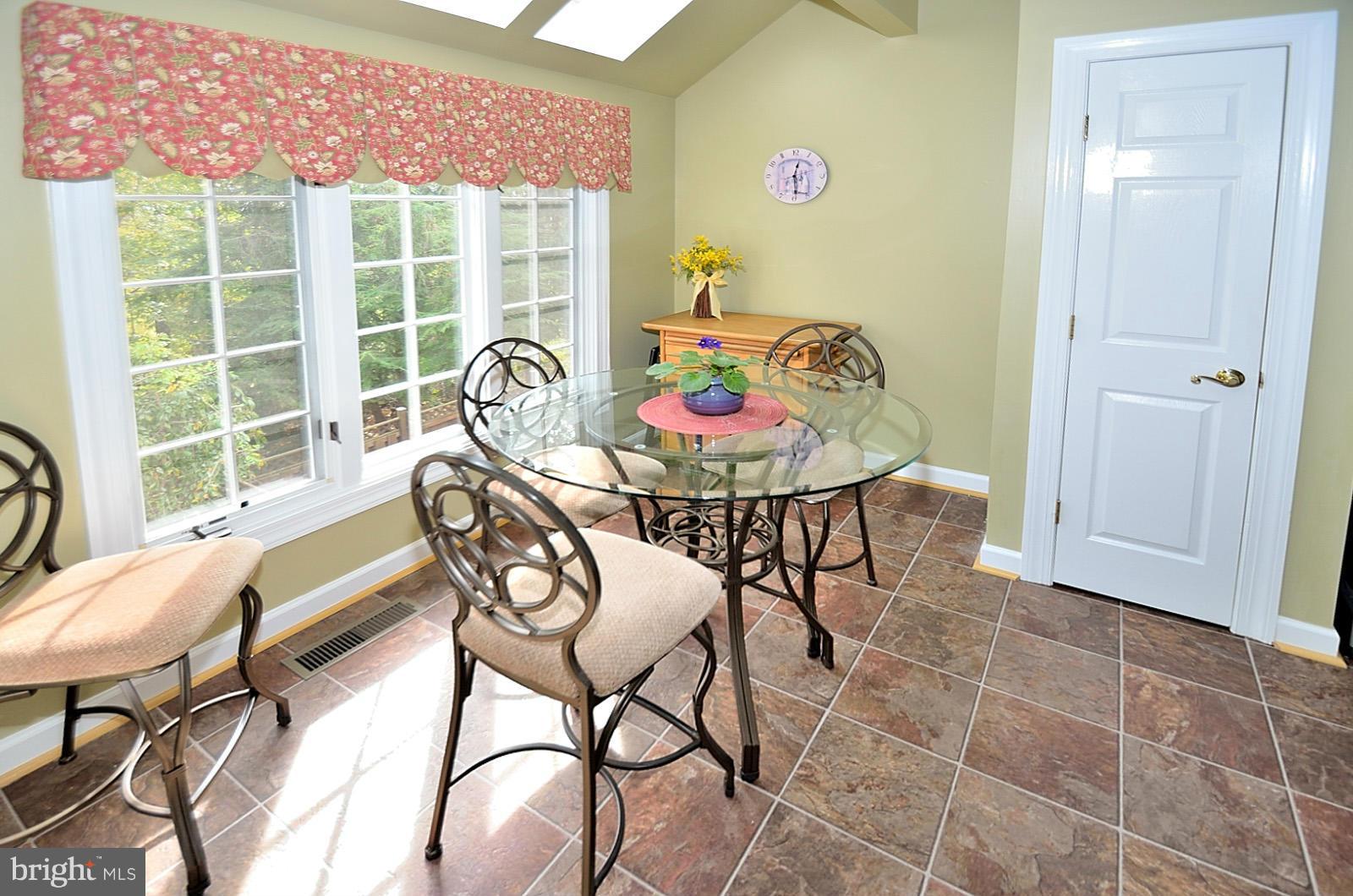 3617 Ransom Place Alexandria, VA 22306 - Photo 4 of 26 Sunroom / Breakfast Room