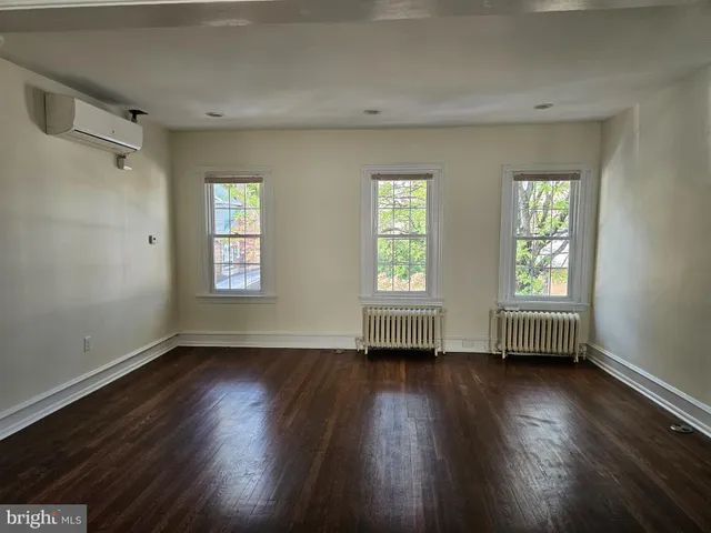 $2,100 | 329 North Easton Road, Glenside, PA 19038