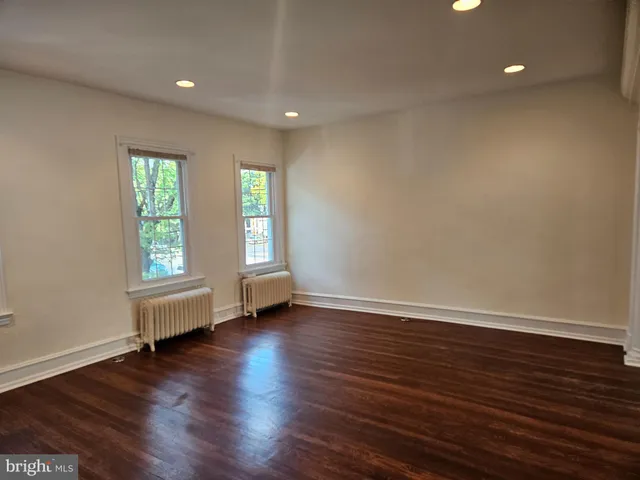 $2,100 | 329 North Easton Road, Glenside, PA 19038