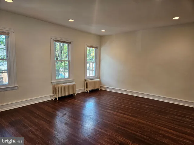 $2,100 | 329 North Easton Road, Glenside, PA 19038