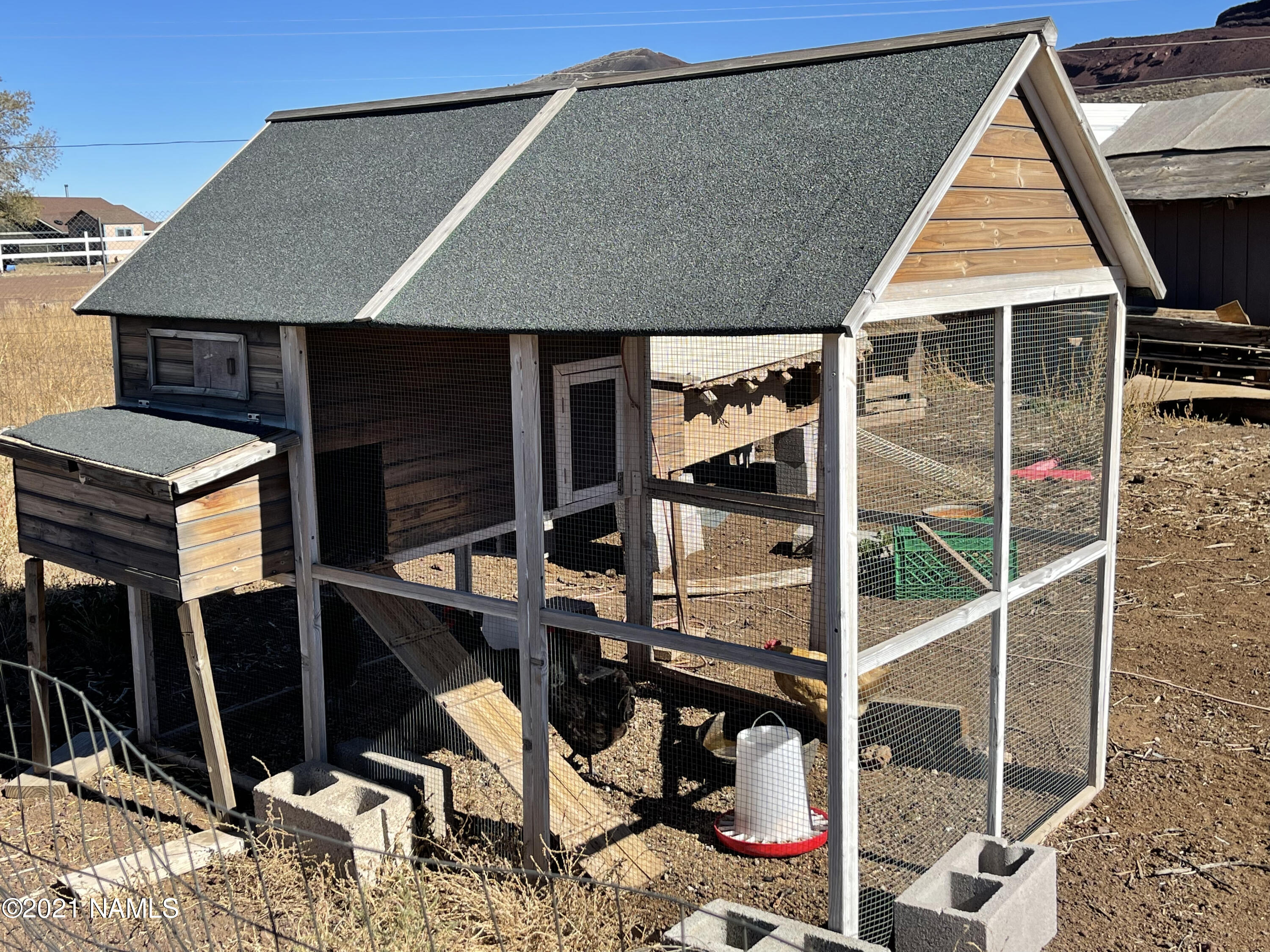 5285 Duck Road Flagstaff, AZ 86004 - Photo 6 of 8 Chicken Coops