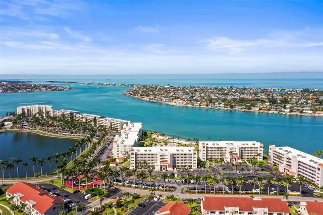 $2,500 | 5901 Bahia Del Mar Circle, Unit 124, St. Petersburg, FL 33715
