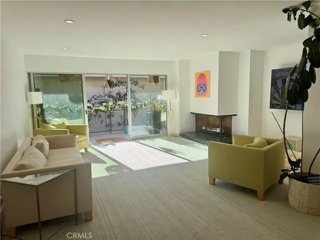 $5,500 | 241 South Barrington Avenue, Unit B7, Los Angeles, CA 90049