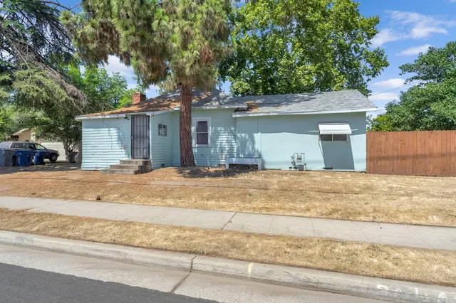 $475,000 | 760 Sunnyside Avenue, Clovis, CA 93611