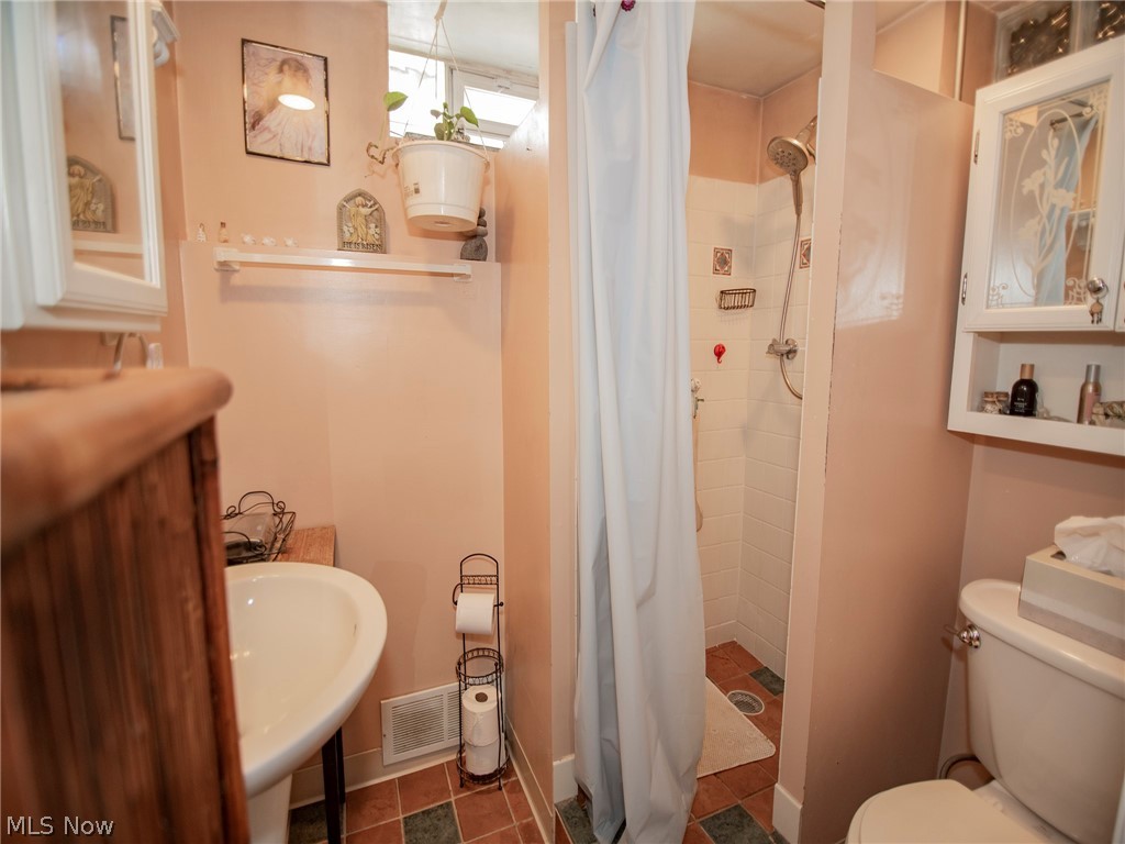 9438 Stonington Road Parma Heights, OH 44130 - Photo 23 of 27 Basement full bathroom