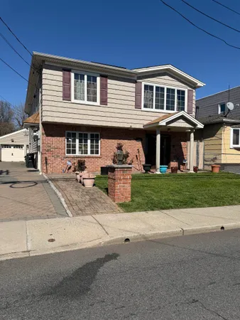 $1,950 | 244 Front Street, Unit 2, Secaucus, NJ 07094