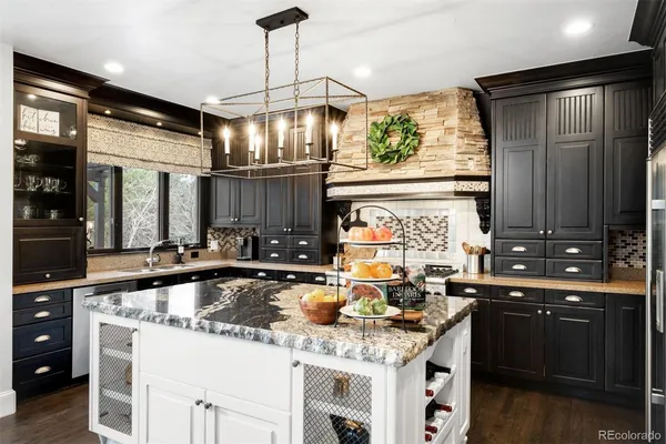 a view of outdoor kitchen