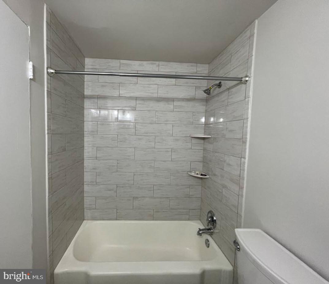 1669 Columbia Road Northwest, Unit 215 Washington, DC 20009 - Photo 22 of 25 a bathroom with a shower and a bath tub