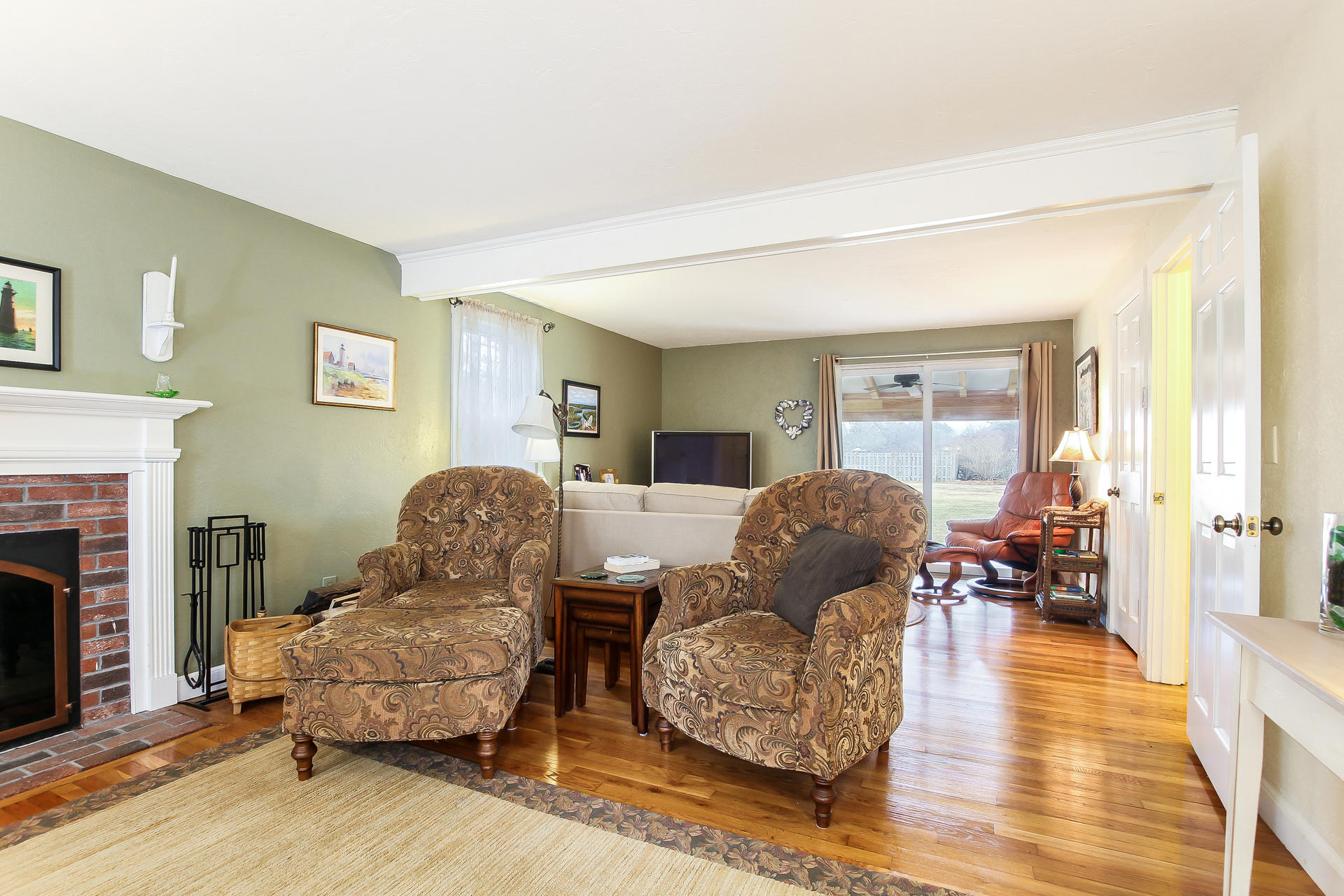 8 Piccadilly Road Sandwich, MA 02563 - Photo 3 of 31 004-photo-living-room-6736074