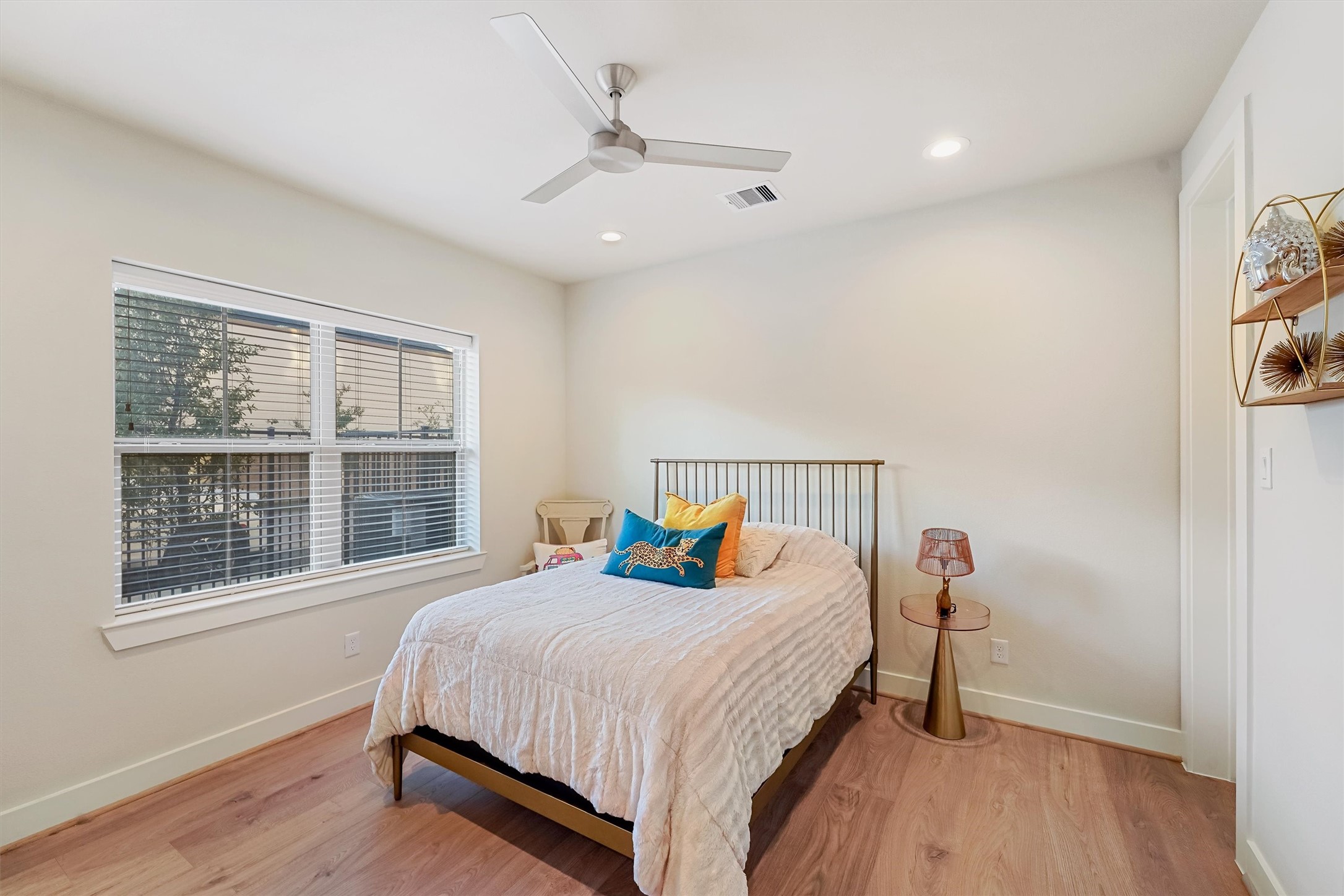 5209 Allen Street, Unit I Houston, TX 77007 - Photo 4 of 19 First floor - room 1