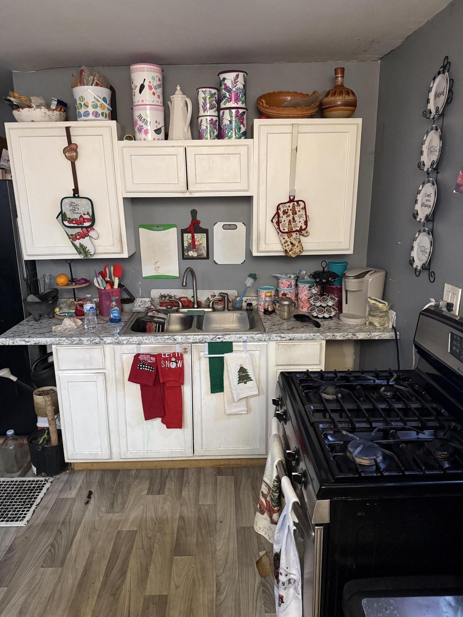 1320 Summit Avenue Racine, WI 53404 - Photo 4 of 10 IMG_5645