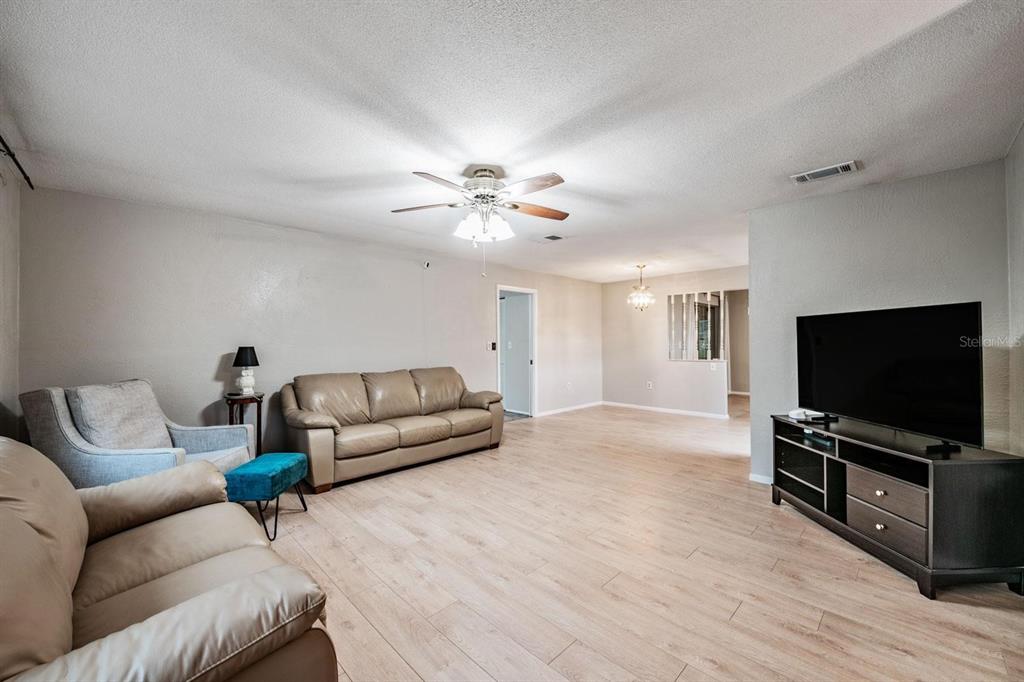 20 Shell Circle Palm Harbor, FL 34684 - Photo 5 of 34 Gallery Image 5