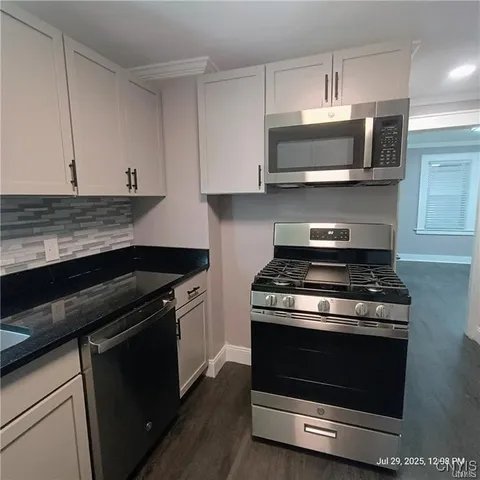 $239,900 | 200 Garden City Drive, Salina, NY 13211