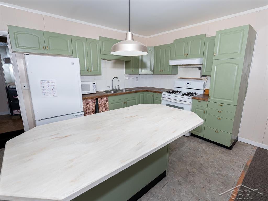 1789 East Cody Estey Road Pinconning, MI 48650 - Photo 8 of 27 50140732-ffba5e1e-2ed1-42fe-bd8c-068f7b6736b9.JPG