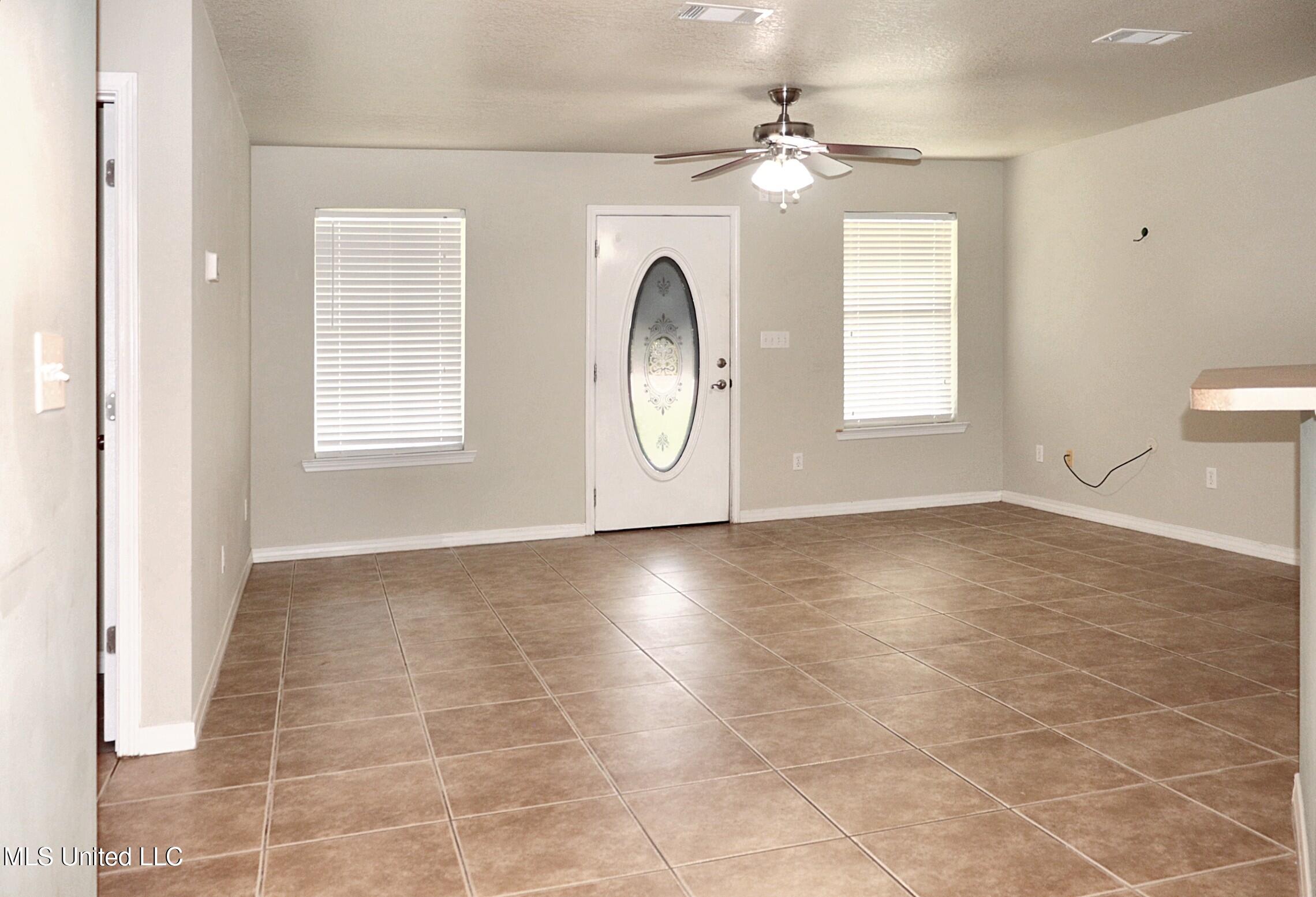 22020 Rayvan Lane Kiln, MS 39556 - Photo 4 of 24 LVGR1.2