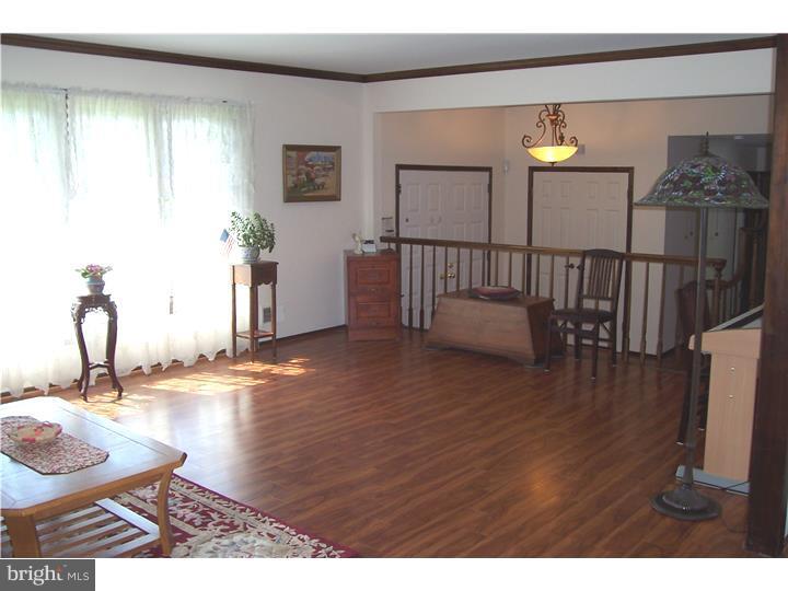 101 Peter Rafferty Drive Hamilton Square, NJ 08690 - Photo 12 of 25 Living Room