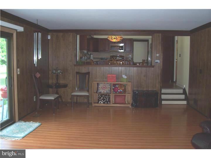 101 Peter Rafferty Drive Hamilton Square, NJ 08690 - Photo 8 of 25 Family Room