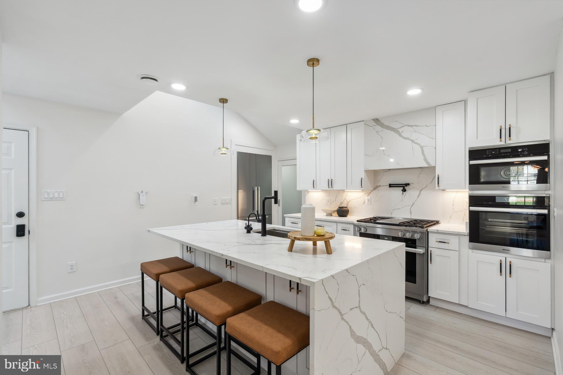 8417 Kingsgate Road Potomac, MD 20854 - Photo 18 of 61