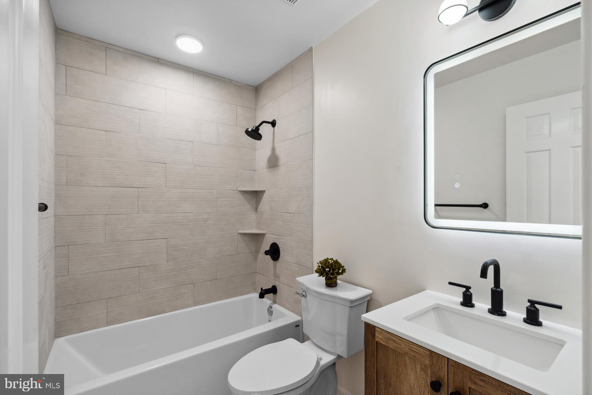 8417 Kingsgate Road Potomac, MD 20854 - Photo 34 of 61 a bathroom with a sink toilet and bathtub