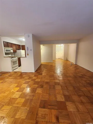 $500,000 | 320 East Shore Road, Unit 11B, Great Neck, NY 11023