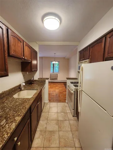 $500,000 | 320 East Shore Road, Unit 11B, Great Neck, NY 11023