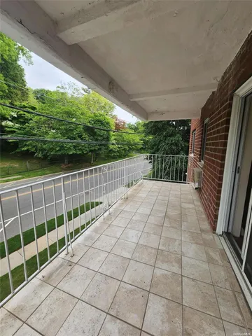 $500,000 | 320 East Shore Road, Unit 11B, Great Neck, NY 11023