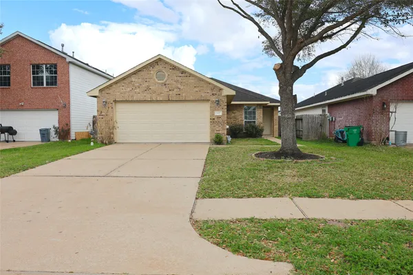 $1,800 | 142 Thunder Basin Drive, Richmond, TX 77469