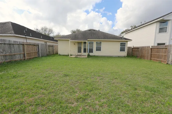 $1,800 | 142 Thunder Basin Drive, Richmond, TX 77469