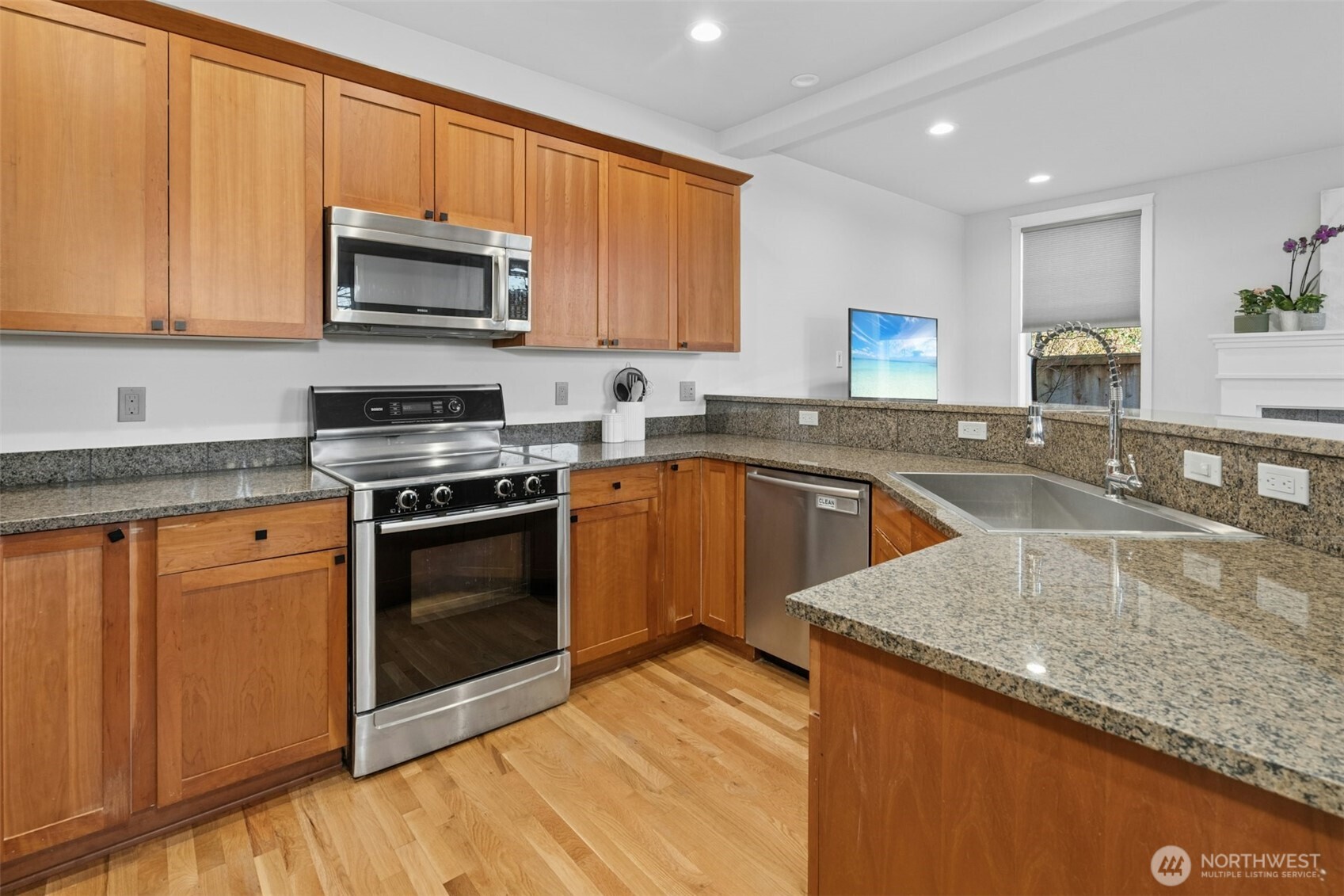 8030 212th Street Southwest Edmonds, WA 98026 - Photo 12 of 35