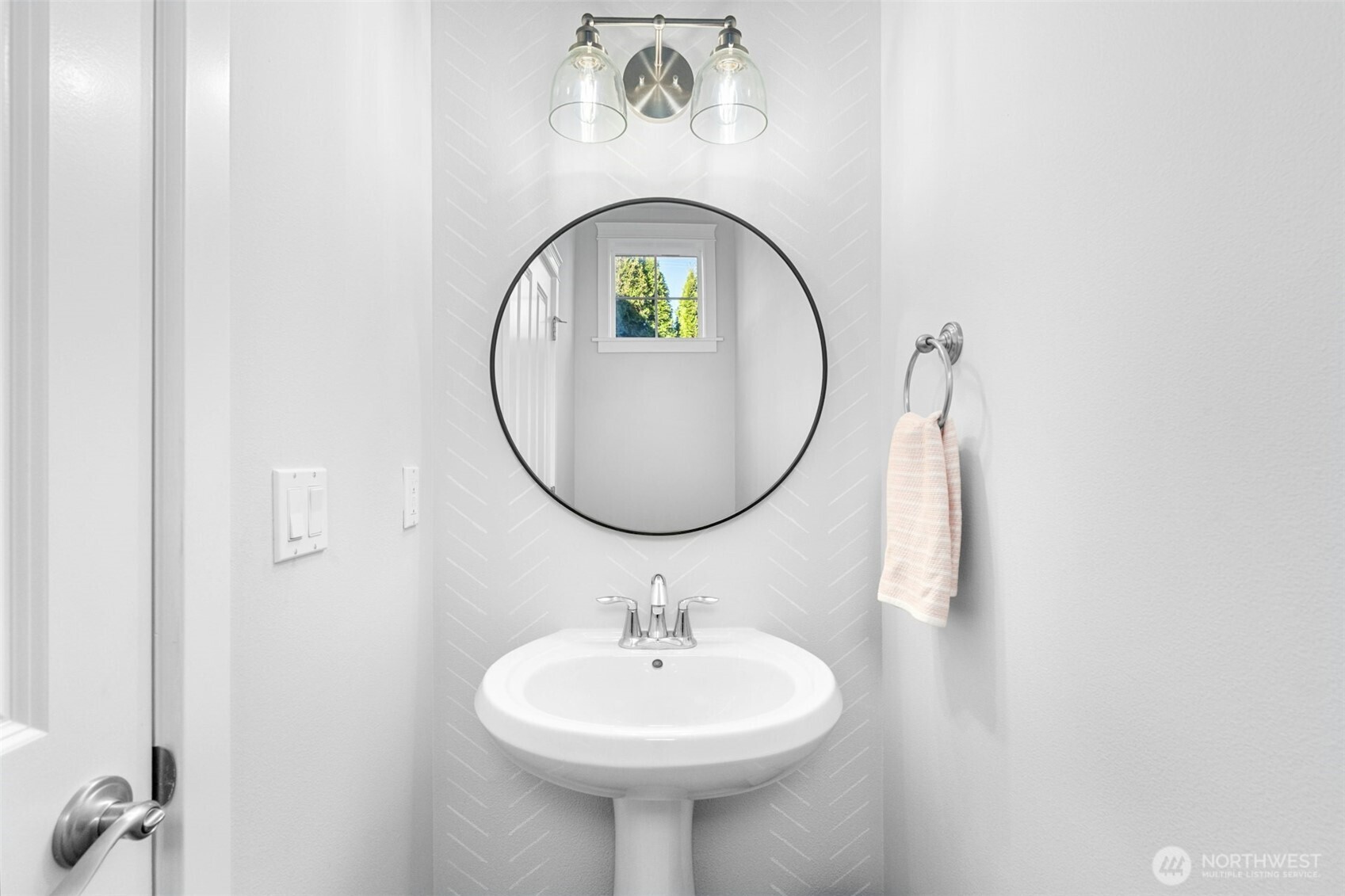 8030 212th Street Southwest Edmonds, WA 98026 - Photo 15 of 35