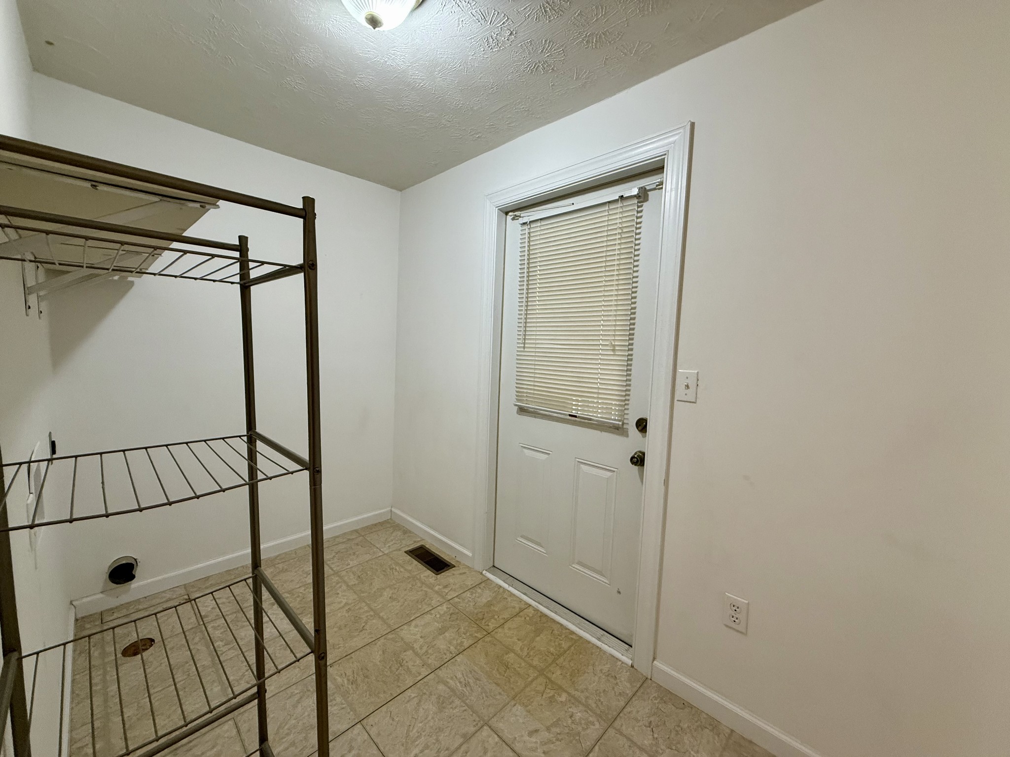 135 Haylee Road Waverly, TN 37185 - Photo 19 of 21 a view of an entryway