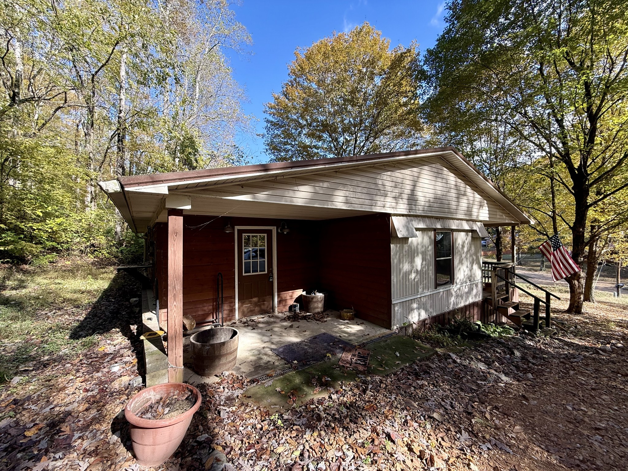 135 Haylee Road Waverly, TN 37185 - Photo 4 of 21 a front view of a house with garden