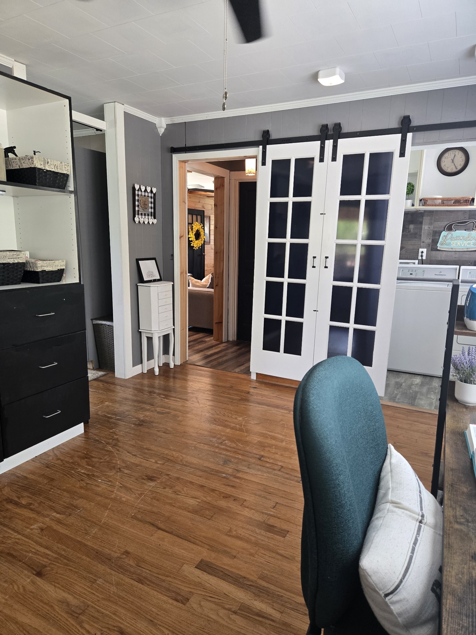 1605 New Dry Hollow Road Vanleer, TN 37181 - Photo 20 of 40 a view of a livingroom with furniture and a window
