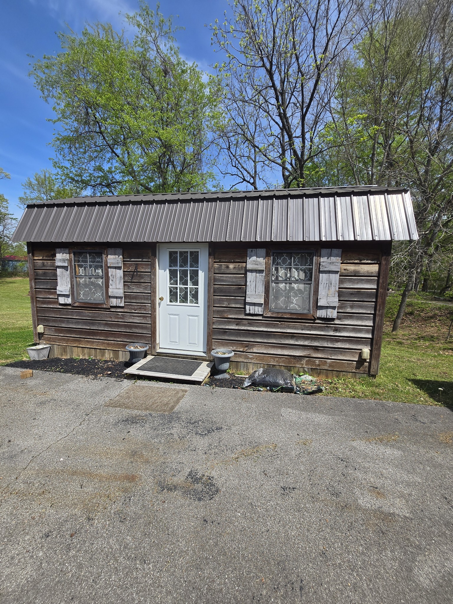 1605 New Dry Hollow Road Vanleer, TN 37181 - Photo 33 of 40 front of a house with a small garden