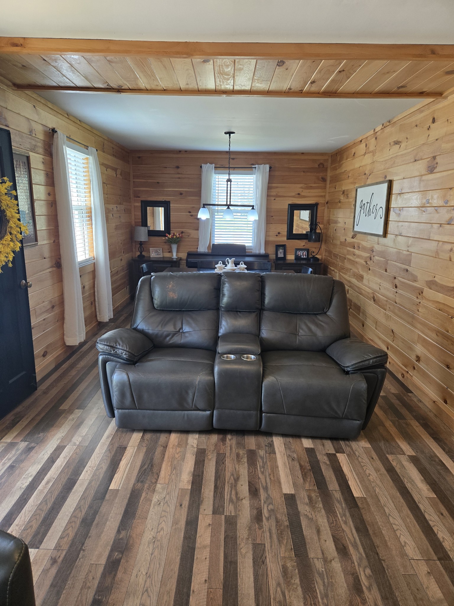1605 New Dry Hollow Road Vanleer, TN 37181 - Photo 6 of 40 a living room with furniture and wooden floor