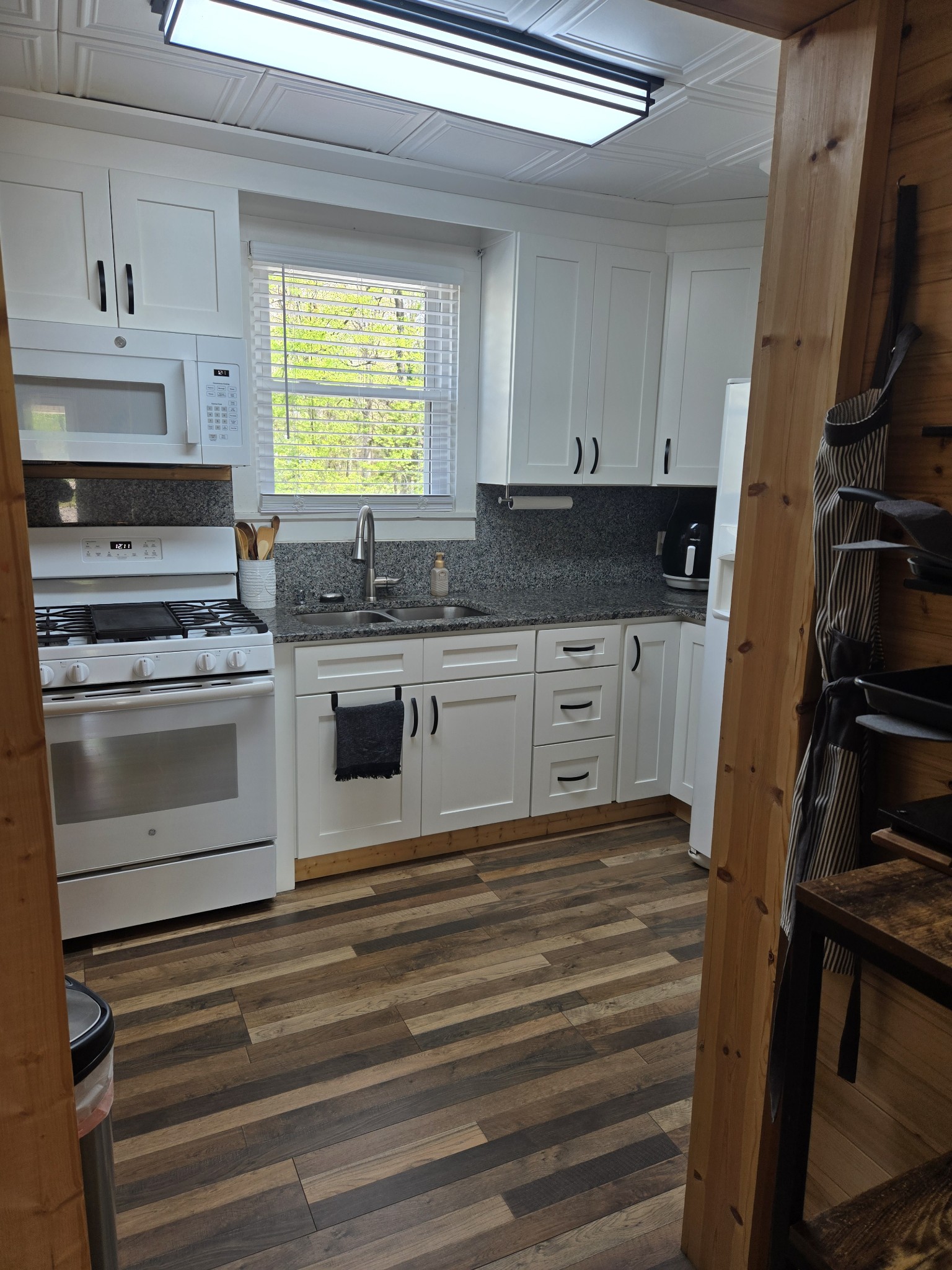 1605 New Dry Hollow Road Vanleer, TN 37181 - Photo 8 of 40 a kitchen with a stove oven and a window