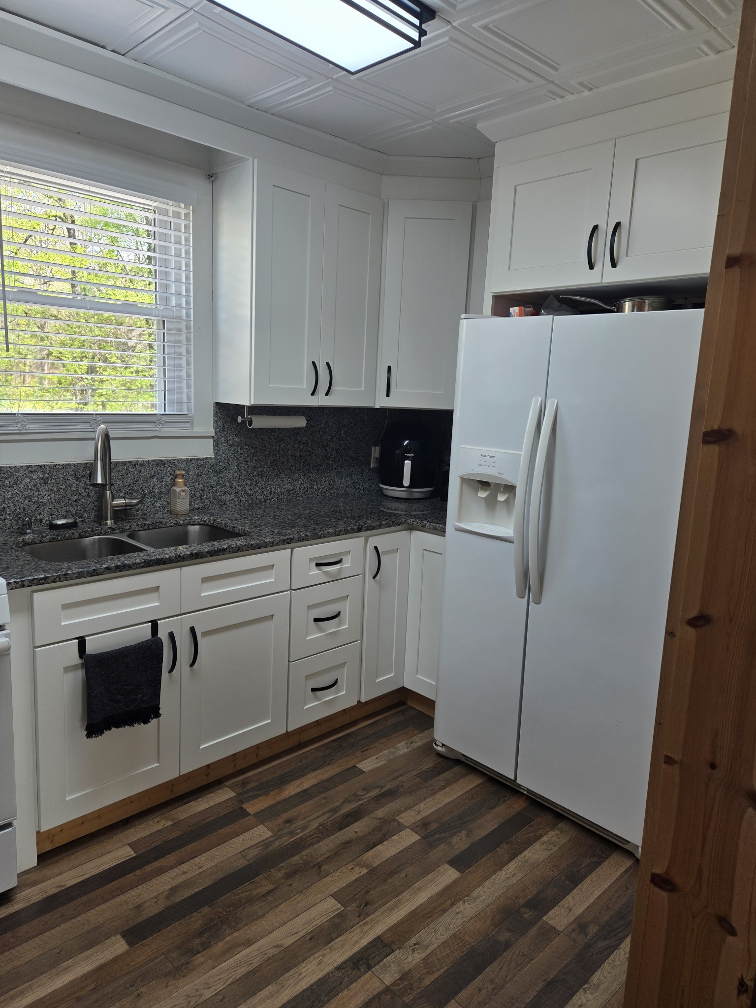 1605 New Dry Hollow Road Vanleer, TN 37181 - Photo 10 of 40 a kitchen with granite countertop a refrigerator sink and microwave