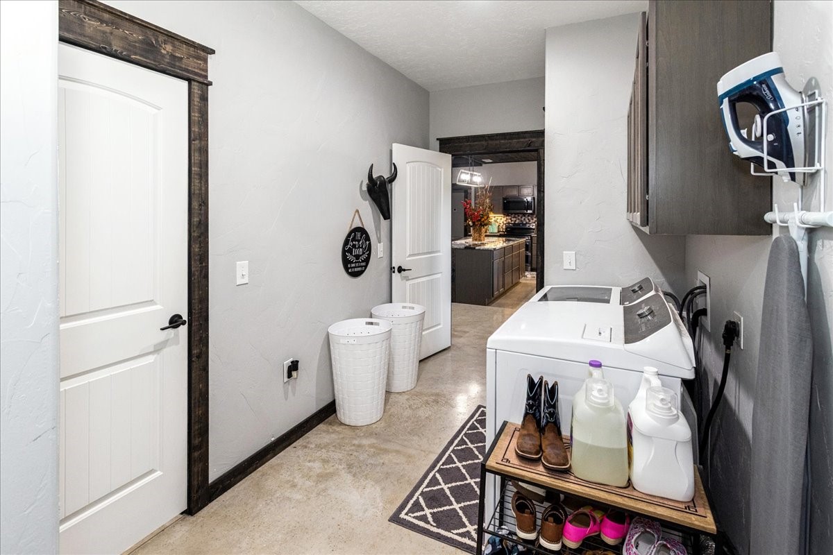 2032 Pahal Road Huntington, TX 75949 - Photo 20 of 45 a utility room with dryer and washer